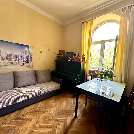 Karson Family Hostel & Guest House Ереван Экстерьер фото
